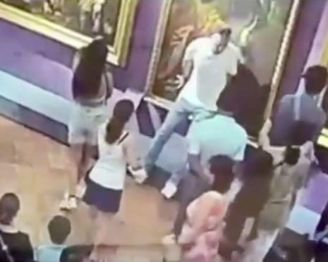 Florence, Tourist damages an 18th century painting exhibited at the Uffizi to take a selfie, images taken from an exclusive video by TG1<br>3BKM39J Florence, Tourist damages an 18th century painting exhibited at the Uffizi to take a selfie, images taken from an exclusive video by TG1